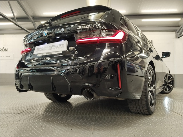 BMW Serie 3 320d Touring color Negro. Año 2023. 140KW(190CV). Híbrido Electro/Diesel. En concesionario Autoberón de La Rioja