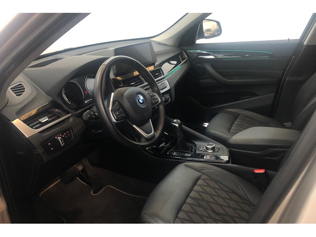 BMW X1 xDrive25e color Gris Plata. Año 2022. 162KW(220CV). Híbrido Electro/Gasolina. En concesionario Proa Premium Palma de Baleares