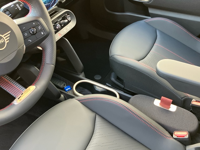 fotoG 16 del MINI MINI Aceman SE 160 kW (218 CV) 218cv Eléctrico del 2025 en León