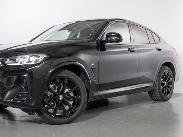 BMW X4 xDrive20d color Negro. Año 2025. 140KW(190CV). Diésel. En concesionario Oliva Motor Girona de Girona