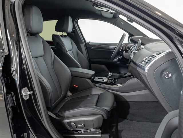 BMW X4 xDrive20d color Negro. Año 2025. 140KW(190CV). Diésel. En concesionario Oliva Motor Girona de Girona