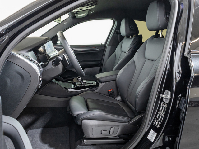 BMW X4 xDrive20d color Negro. Año 2025. 140KW(190CV). Diésel. En concesionario Oliva Motor Girona de Girona