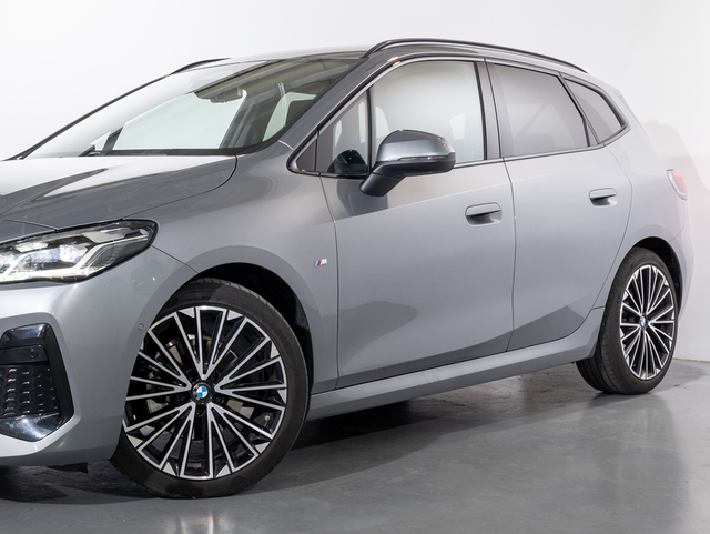 BMW Serie 2 220i Active Tourer color Gris. Año 2025. 125KW(170CV). Gasolina. En concesionario Oliva Motor Girona de Girona