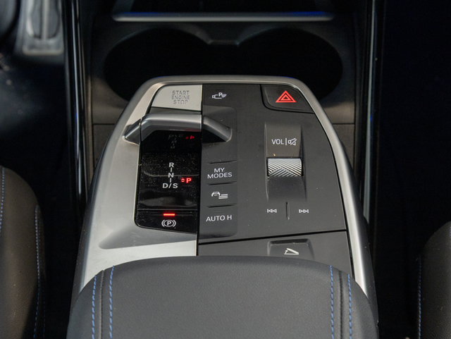 BMW Serie 2 220i Active Tourer color Gris. Año 2025. 125KW(170CV). Gasolina. En concesionario Oliva Motor Girona de Girona