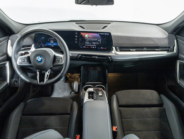 BMW iX2 xDrive30 color Gris. Año 2025. 230KW(313CV). Eléctrico. En concesionario Oliva Motor Girona de Girona