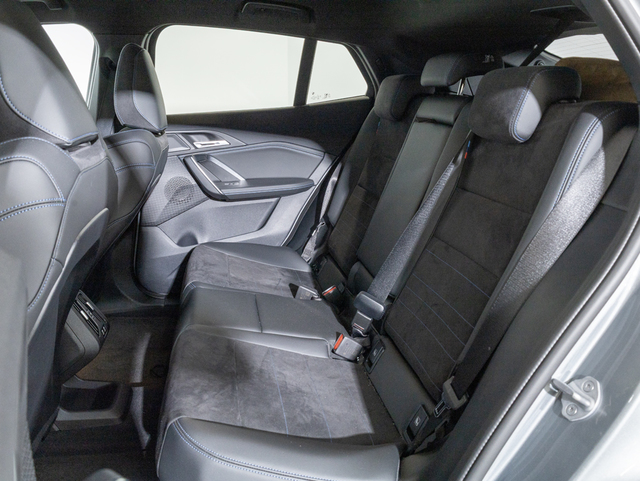 BMW iX2 xDrive30 color Gris. Año 2025. 230KW(313CV). Eléctrico. En concesionario Oliva Motor Girona de Girona