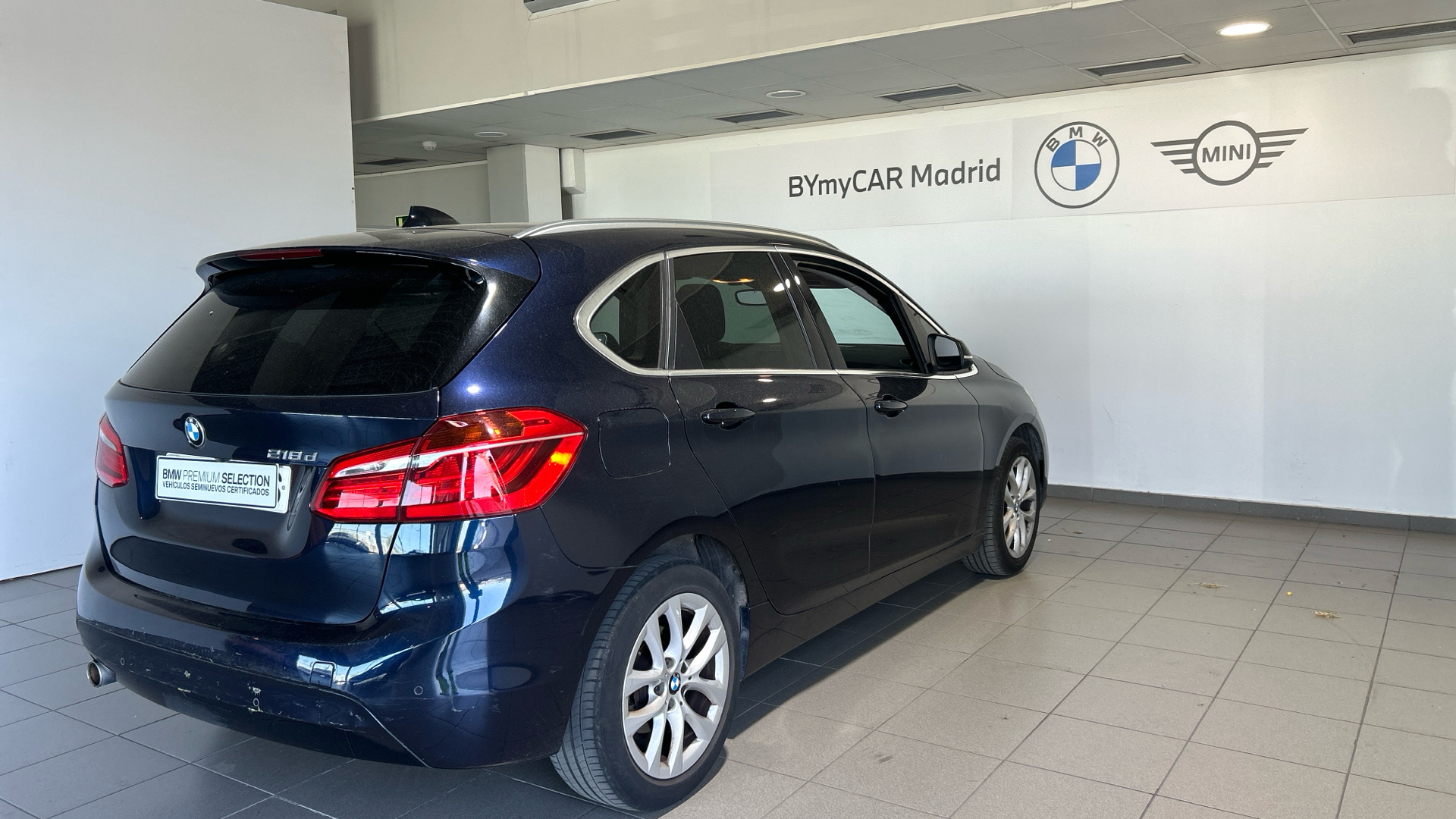 BMW Serie 2 218d Active Tourer color Azul. Año 2017. 110KW(150CV). Diésel. En concesionario BYmyCAR Madrid - Alcalá de Madrid