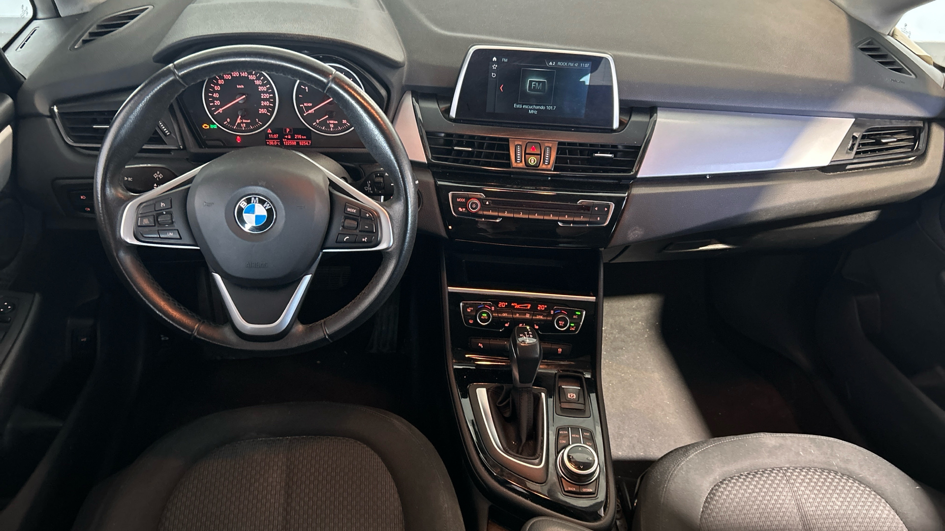 BMW Serie 2 218d Active Tourer color Azul. Año 2017. 110KW(150CV). Diésel. En concesionario BYmyCAR Madrid - Alcalá de Madrid
