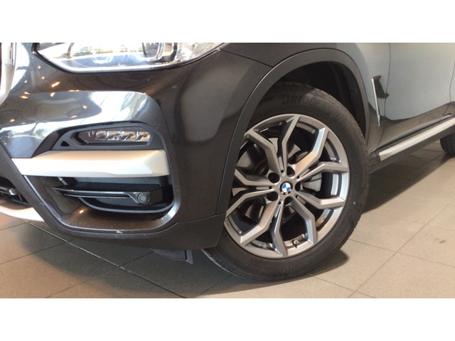 BMW X3 xDrive20d color Gris. Año 2021. 140KW(190CV). Diésel. En concesionario BYmyCAR Madrid - Algete de Madrid