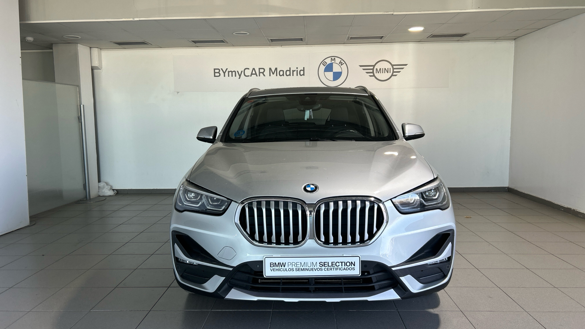 BMW X1 xDrive25e color Gris Plata. Año 2021. 162KW(220CV). Híbrido Electro/Gasolina. En concesionario BYmyCAR Madrid - Alcalá de Madrid