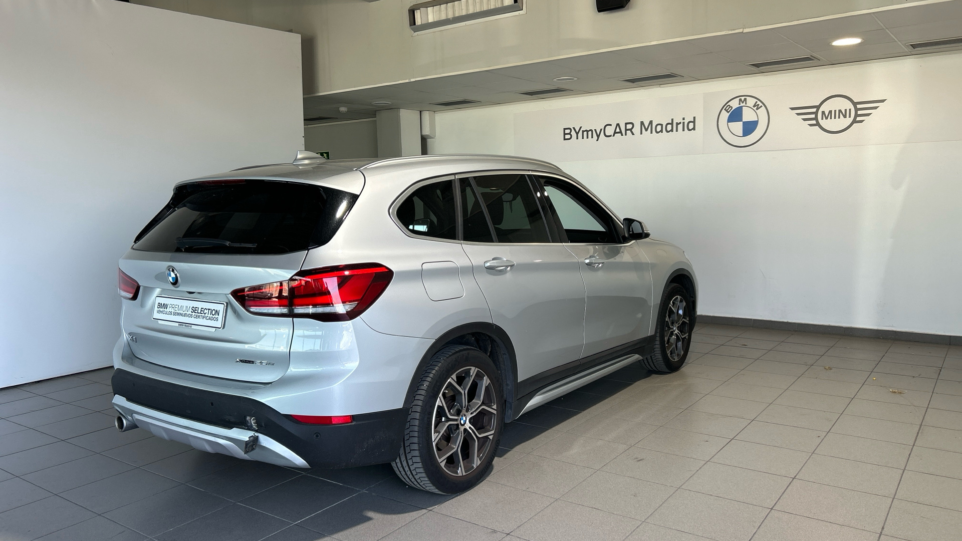 BMW X1 xDrive25e color Gris Plata. Año 2021. 162KW(220CV). Híbrido Electro/Gasolina. En concesionario BYmyCAR Madrid - Alcalá de Madrid