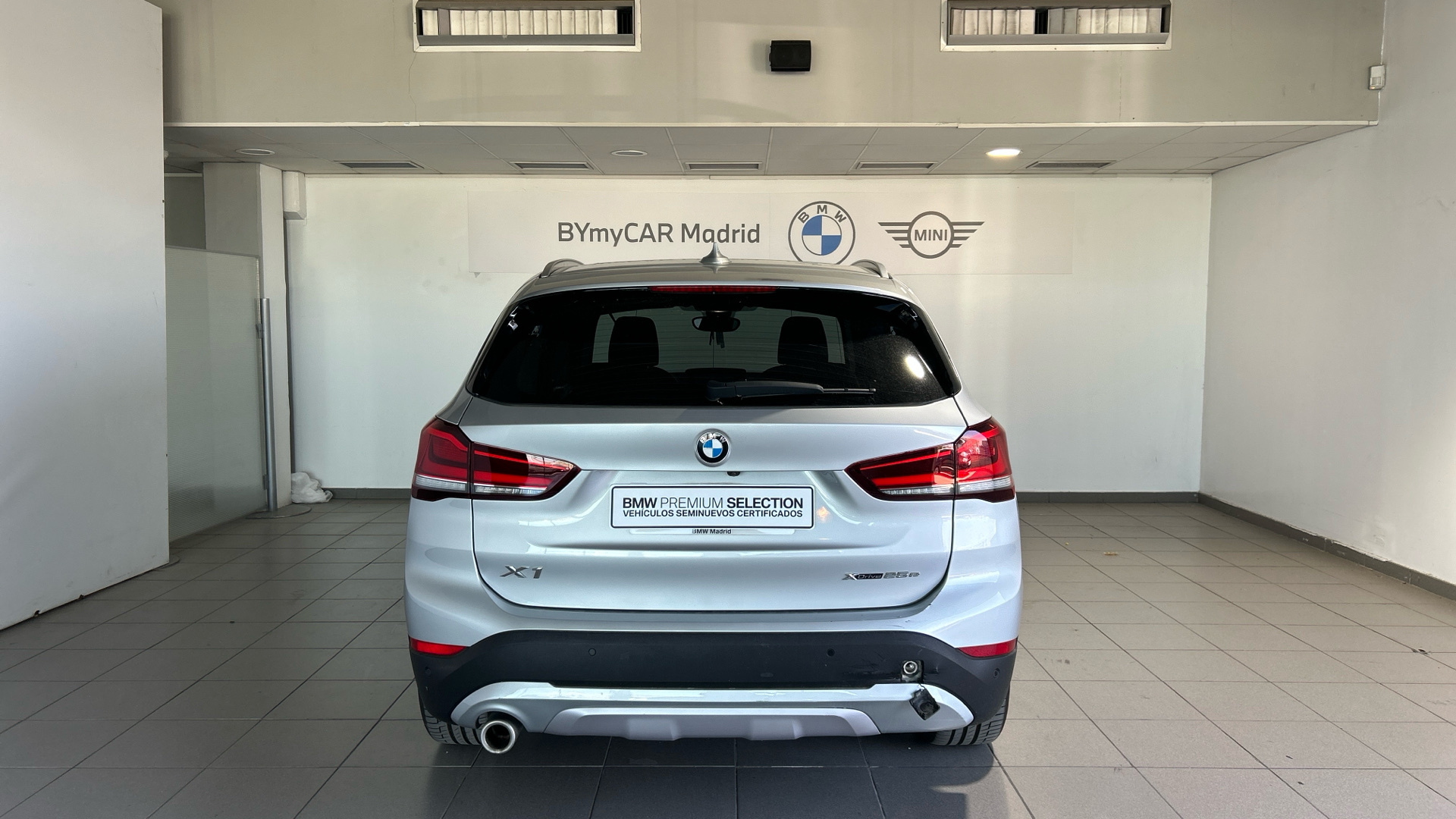 BMW X1 xDrive25e color Gris Plata. Año 2021. 162KW(220CV). Híbrido Electro/Gasolina. En concesionario BYmyCAR Madrid - Alcalá de Madrid
