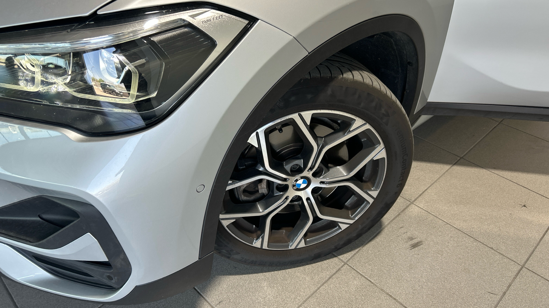 BMW X1 xDrive25e color Gris Plata. Año 2021. 162KW(220CV). Híbrido Electro/Gasolina. En concesionario BYmyCAR Madrid - Alcalá de Madrid