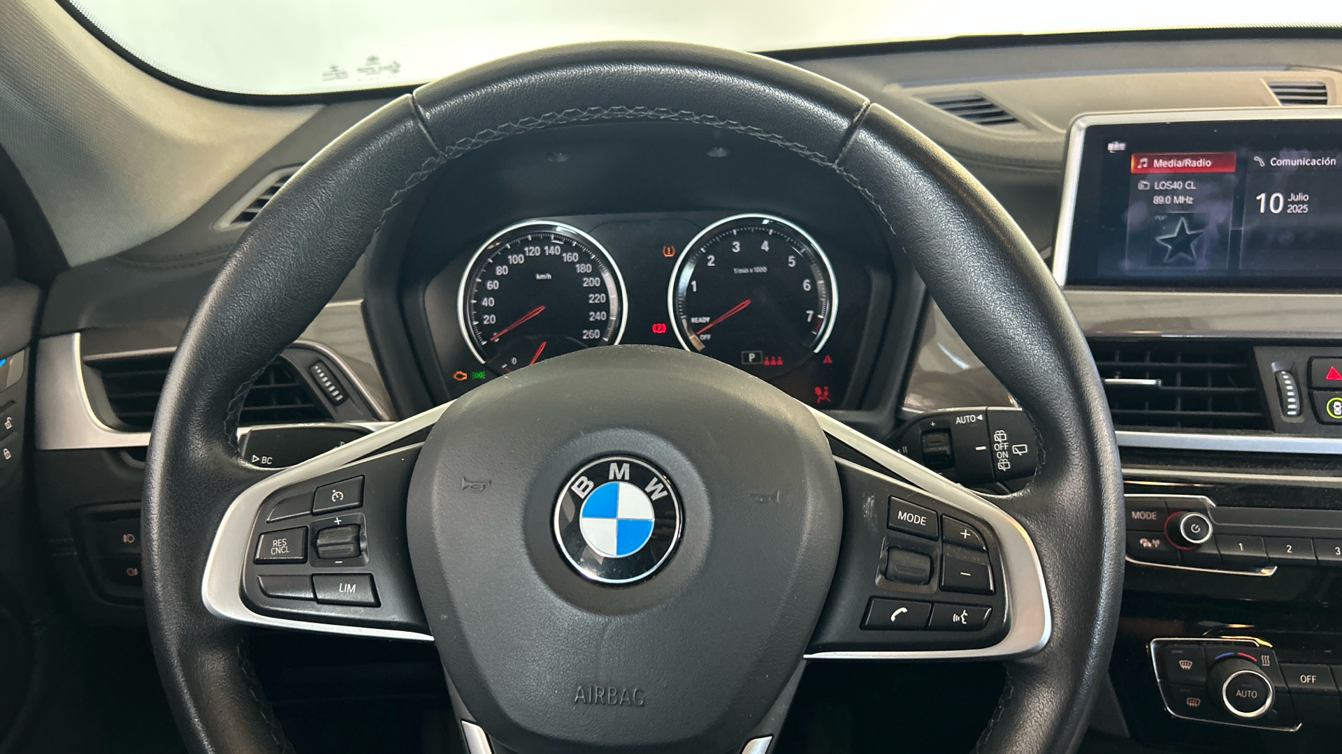 BMW X1 xDrive25e color Gris Plata. Año 2021. 162KW(220CV). Híbrido Electro/Gasolina. En concesionario BYmyCAR Madrid - Alcalá de Madrid