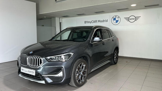 BMW X1 xDrive25e color Gris. Año 2021. 162KW(220CV). Híbrido Electro/Gasolina. En concesionario BYmyCAR Madrid - Alcalá de Madrid