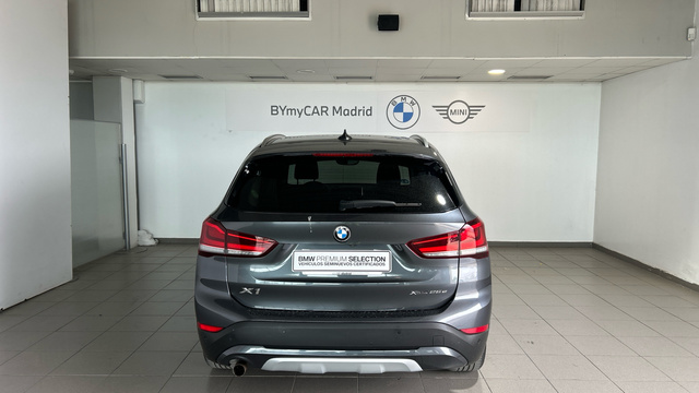 BMW X1 xDrive25e color Gris. Año 2021. 162KW(220CV). Híbrido Electro/Gasolina. En concesionario BYmyCAR Madrid - Alcalá de Madrid