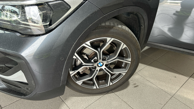 BMW X1 xDrive25e color Gris. Año 2021. 162KW(220CV). Híbrido Electro/Gasolina. En concesionario BYmyCAR Madrid - Alcalá de Madrid