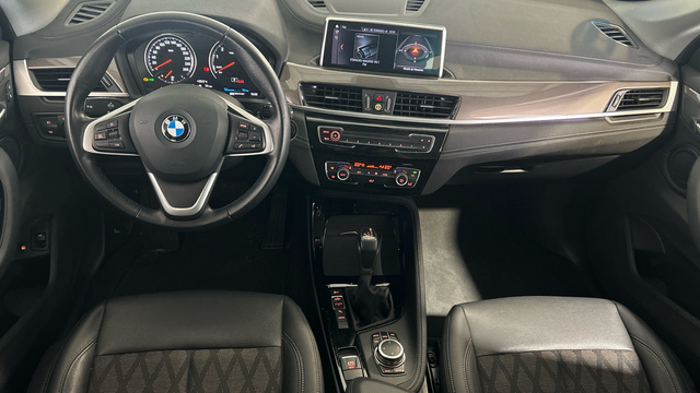 BMW X1 xDrive25e color Gris. Año 2021. 162KW(220CV). Híbrido Electro/Gasolina. En concesionario BYmyCAR Madrid - Alcalá de Madrid