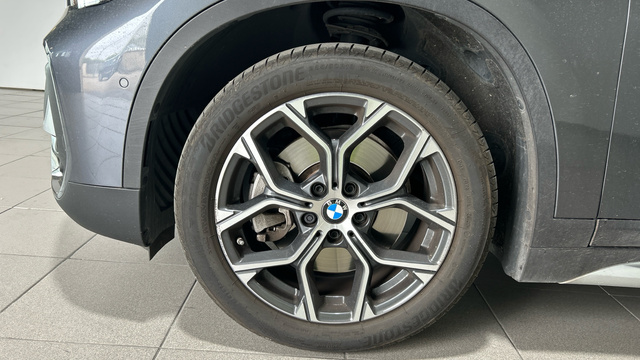 BMW X1 xDrive25e color Gris. Año 2021. 162KW(220CV). Híbrido Electro/Gasolina. En concesionario BYmyCAR Madrid - Alcalá de Madrid
