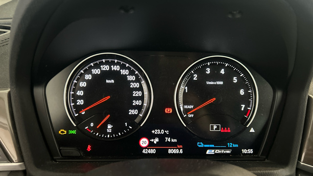 BMW X1 xDrive25e color Gris. Año 2021. 162KW(220CV). Híbrido Electro/Gasolina. En concesionario BYmyCAR Madrid - Alcalá de Madrid