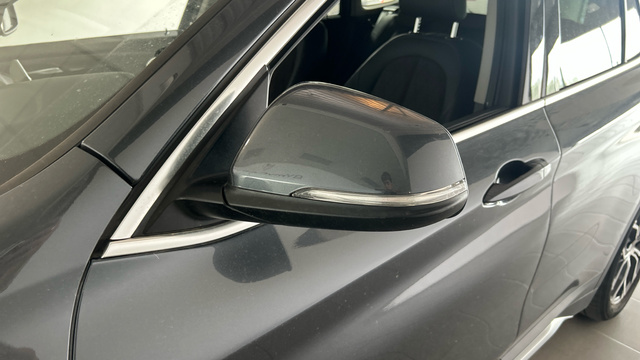 BMW X1 xDrive25e color Gris. Año 2021. 162KW(220CV). Híbrido Electro/Gasolina. En concesionario BYmyCAR Madrid - Alcalá de Madrid