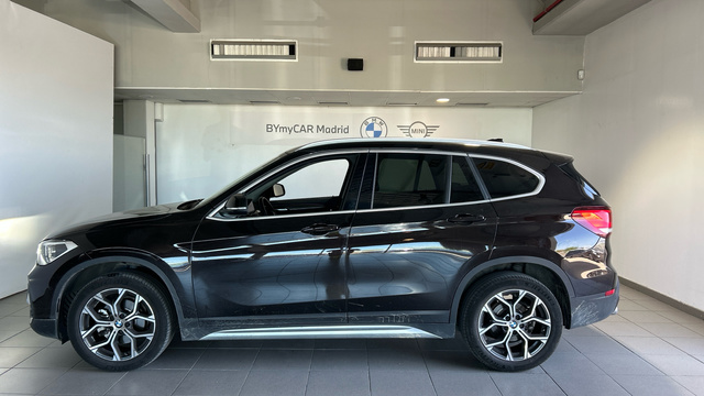 BMW X1 sDrive18d color Marrón. Año 2021. 110KW(150CV). Diésel. En concesionario BYmyCAR Madrid - Alcalá de Madrid