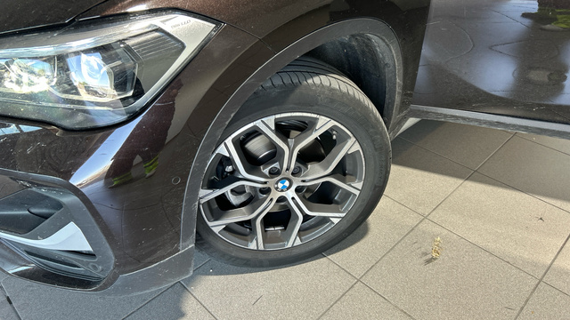 BMW X1 sDrive18d color Marrón. Año 2021. 110KW(150CV). Diésel. En concesionario BYmyCAR Madrid - Alcalá de Madrid