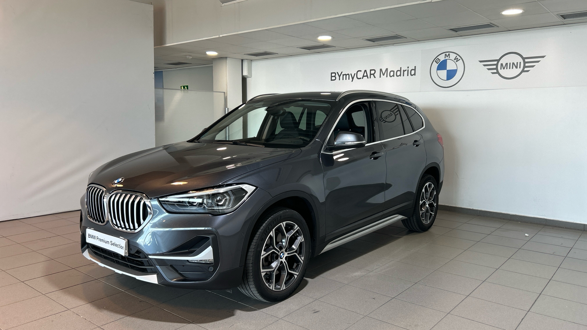 BMW X1 sDrive18d color Gris. Año 2021. 110KW(150CV). Diésel. En concesionario BYmyCAR Madrid - Alcalá de Madrid