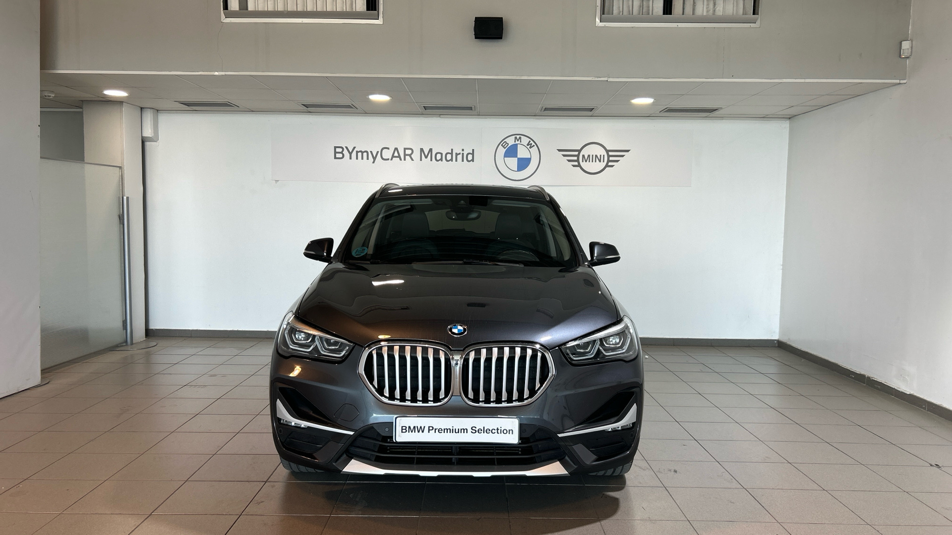 BMW X1 sDrive18d color Gris. Año 2021. 110KW(150CV). Diésel. En concesionario BYmyCAR Madrid - Alcalá de Madrid
