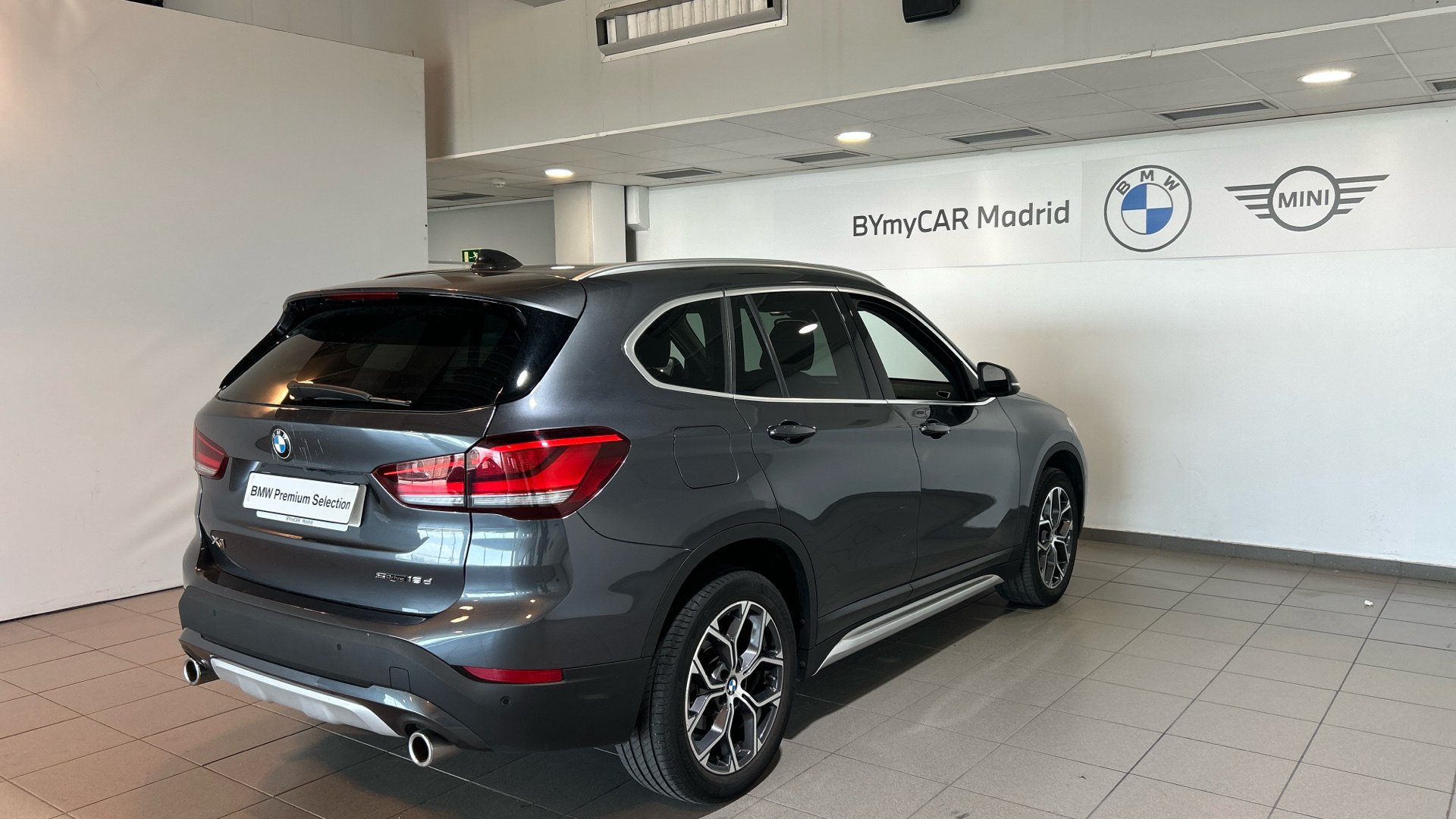 BMW X1 sDrive18d color Gris. Año 2021. 110KW(150CV). Diésel. En concesionario BYmyCAR Madrid - Alcalá de Madrid