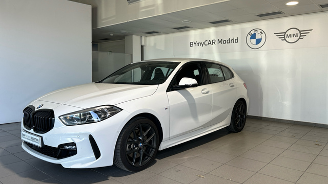 BMW Serie 1 120i color Blanco. Año 2022. 131KW(178CV). Gasolina. En concesionario BYmyCAR Madrid - Alcalá de Madrid