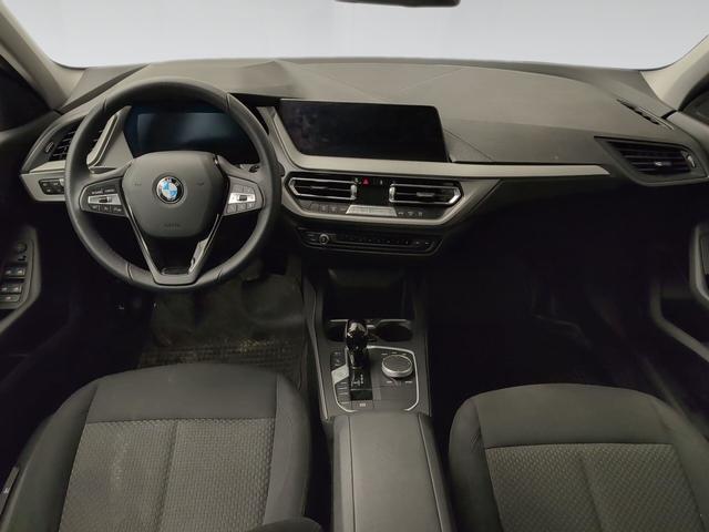 BMW Serie 1 118i color Azul. Año 2024. 103KW(140CV). Gasolina. En concesionario Automotor Premium Viso - Málaga de Málaga