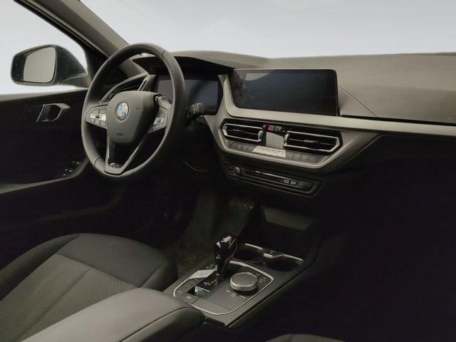 BMW Serie 1 118i color Azul. Año 2024. 103KW(140CV). Gasolina. En concesionario Automotor Premium Viso - Málaga de Málaga