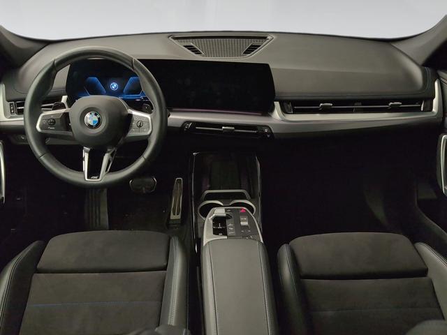 BMW X1 sDrive20i color Azul. Año 2024. 125KW(170CV). Gasolina. En concesionario Automotor Premium Velázquez - Málaga de Málaga