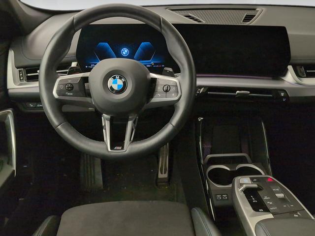 BMW X1 sDrive20i color Azul. Año 2024. 125KW(170CV). Gasolina. En concesionario Automotor Premium Velázquez - Málaga de Málaga