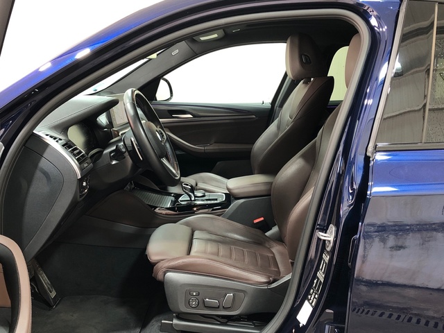 BMW X4 M40d color Azul. Año 2024. 250KW(340CV). Diésel. En concesionario Movilnorte El Plantio de Madrid