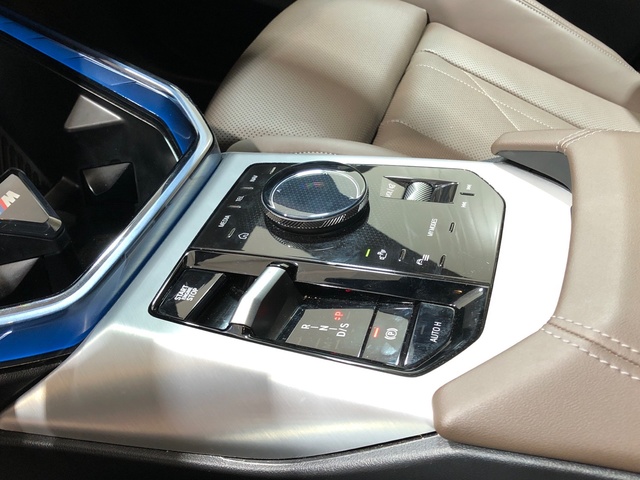 BMW X3 xDrive20d color Azul. Año 2024. 145KW(197CV). Diésel. En concesionario Movilnorte El Plantio de Madrid