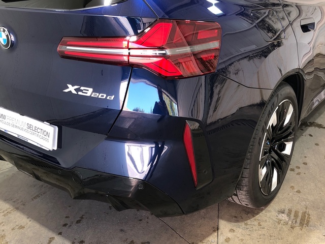 BMW X3 xDrive20d color Azul. Año 2024. 145KW(197CV). Diésel. En concesionario Movilnorte El Plantio de Madrid