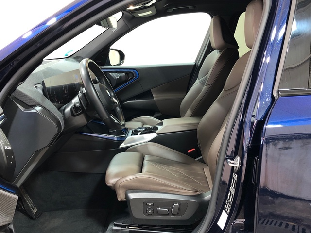 BMW X3 xDrive20d color Azul. Año 2024. 145KW(197CV). Diésel. En concesionario Movilnorte El Plantio de Madrid