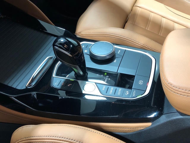 BMW X4 xDrive20d color Azul. Año 2024. 140KW(190CV). Diésel. En concesionario Movilnorte El Plantio de Madrid