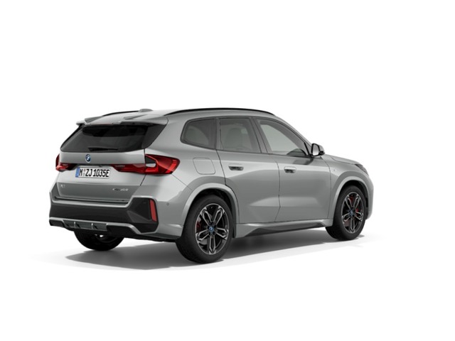 BMW X1 xDrive30e color Gris Plata. Año 2024. 240KW(326CV). Híbrido Electro/Gasolina. En concesionario Movilnorte El Plantio de Madrid