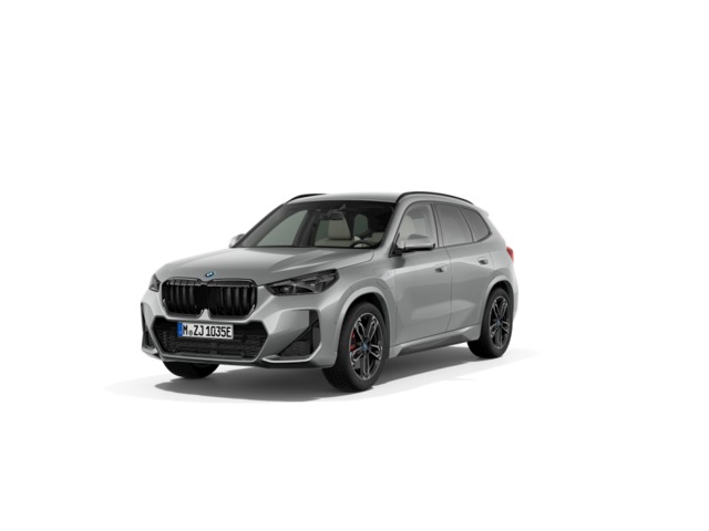 BMW X1 xDrive30e color Gris Plata. Año 2024. 240KW(326CV). Híbrido Electro/Gasolina. En concesionario Movilnorte El Plantio de Madrid