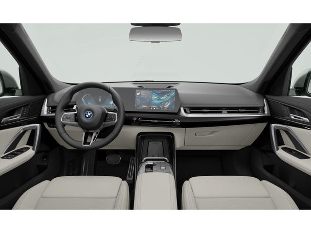BMW X1 xDrive30e color Gris Plata. Año 2024. 240KW(326CV). Híbrido Electro/Gasolina. En concesionario Movilnorte El Plantio de Madrid