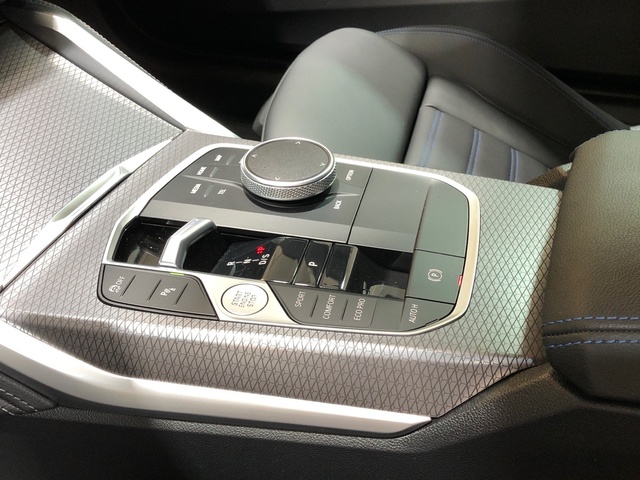 BMW Serie 4 420d Coupe color Gris. Año 2024. 140KW(190CV). Diésel. En concesionario Movilnorte El Plantio de Madrid