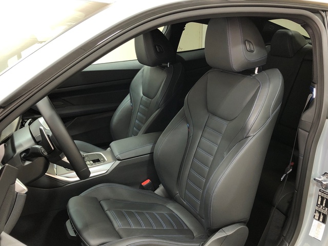 BMW Serie 4 420d Coupe color Gris. Año 2024. 140KW(190CV). Diésel. En concesionario Movilnorte El Plantio de Madrid