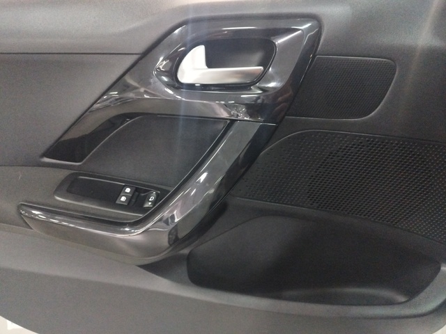 Peugeot 208 PureTech 82 Style 60 kW (82 CV)