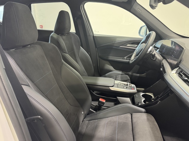 BMW X1 sDrive20i color Blanco. Año 2025. 125KW(170CV). Gasolina. En concesionario Motor Munich - Terrassa - VO de Barcelona