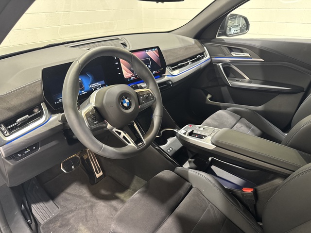 BMW X2 sDrive18d color Negro. Año 2025. 110KW(150CV). Diésel. En concesionario Motor Munich - Terrassa - VO de Barcelona