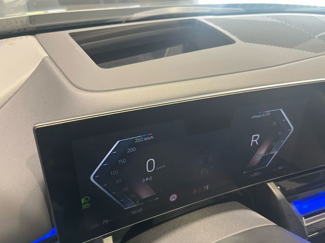 BMW i5 eDrive40 Touring color Gris. Año 2025. 250KW(340CV). Eléctrico. En concesionario Motor Munich - Terrassa - VO de Barcelona