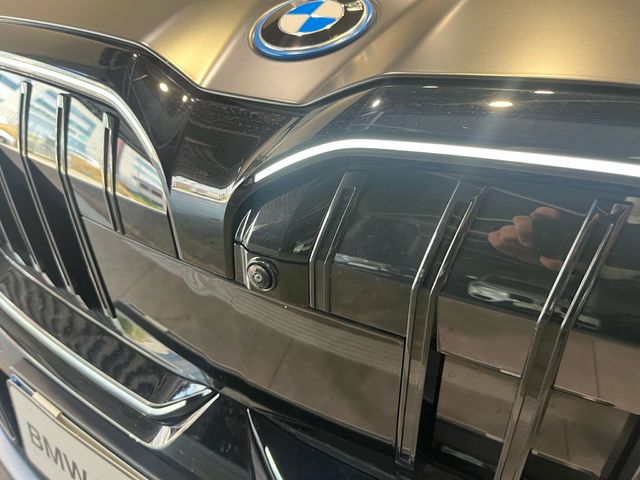 BMW i5 eDrive40 Touring color Gris. Año 2025. 250KW(340CV). Eléctrico. En concesionario Motor Munich - Terrassa - VO de Barcelona